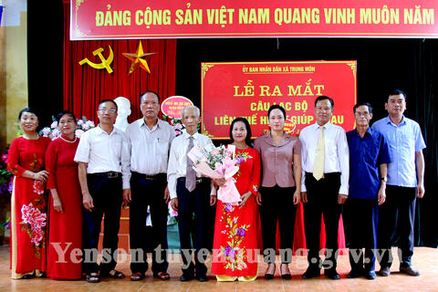Ra mắt Câu lạc bộ Liên thế hệ tự giúp nhau thôn 4 xã Trung Môn