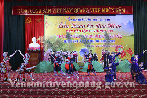 Liên hoan ca múa nhạc các dân tộc, trình diễn trang phục dân tộc hưởng ứng Lễ hội Thành Tuyên năm 2023