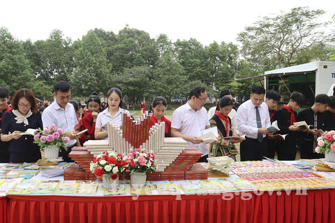 Phát động hưởng ứng Ngày sách và văn hóa đọc Việt Nam tỉnh Tuyên Quang năm 2024