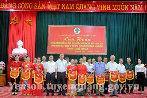 Liên hoan tiếng hát người cao tuổi huyện Yên Sơn