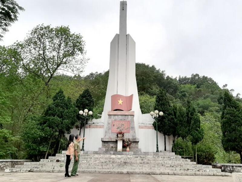 Đài tưởng niệm Chiến thắng Bình Ca